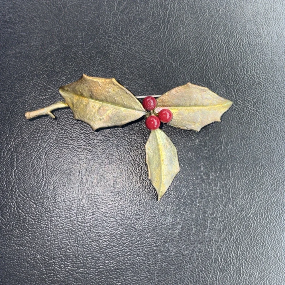 MMA Holly & berries brooch pin METROPOLITAN MUSEUM OF‎ ART signed